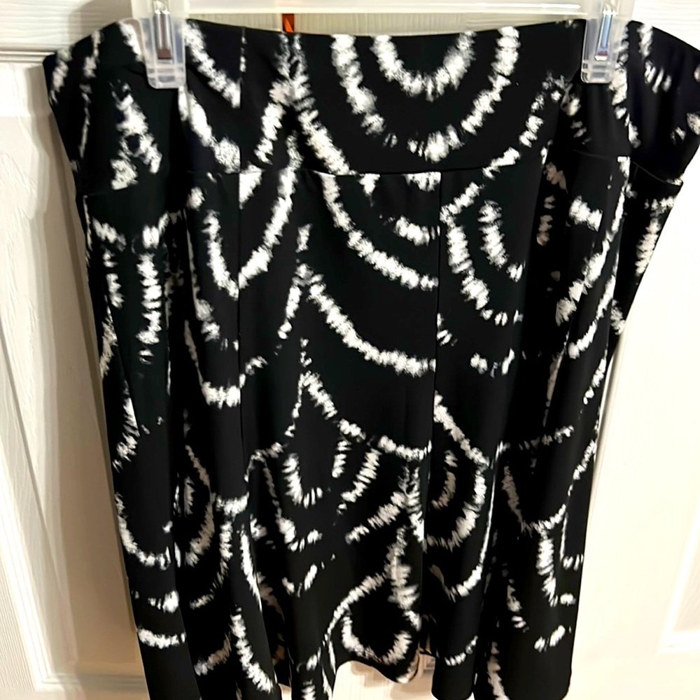 Black and white skirt for any occasion.